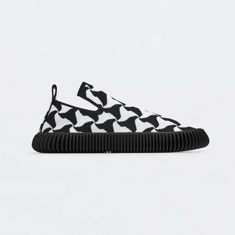 Bottega Veneta Unisex Ripple Wavy TriangleTech Knit Slip-on Sneakers-Black