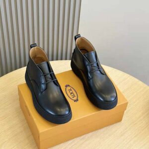 Tod's Men W. G. Desert Boots in Leather-Black XXM09J0GK40NHVB999