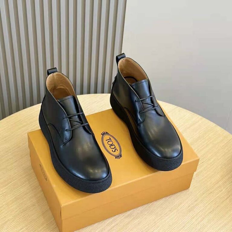 Tod's Men W. G. Desert Boots in Leather-Black XXM09J0GK40NHVB999