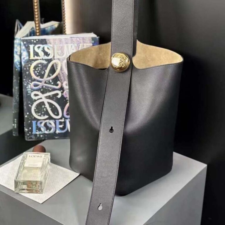 Loewe Unisex Medium Pebble Bucket Bag in Mellow Calfskin-Black AANBBBWX01