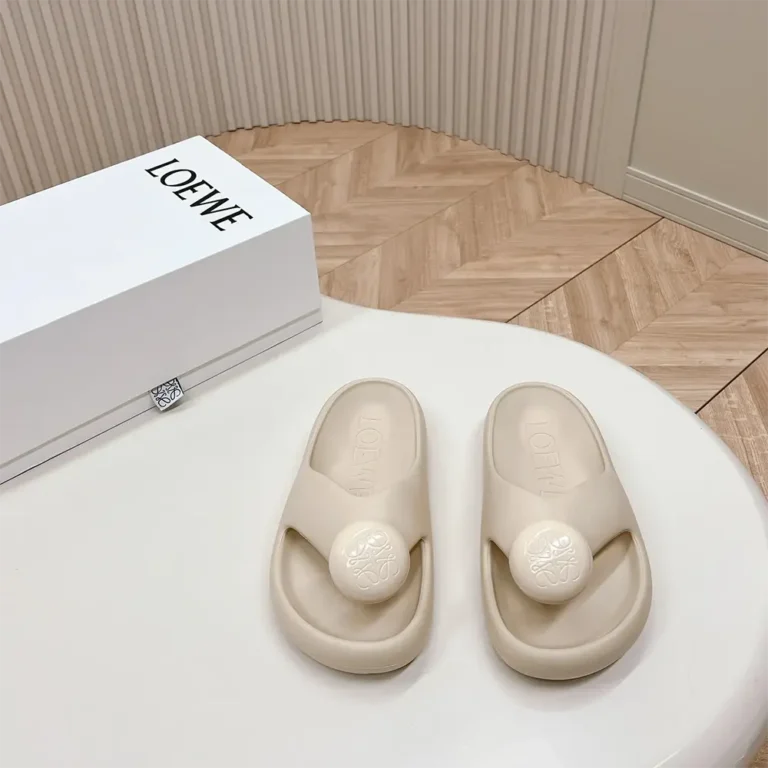 Loewe Women Foam Pebble Sandal-White L815465XA6