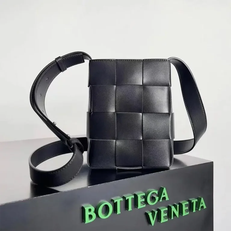 Bottega Veneta Unisex Mini Cassette Cross-Body Bag-Black 729298VBWD38803