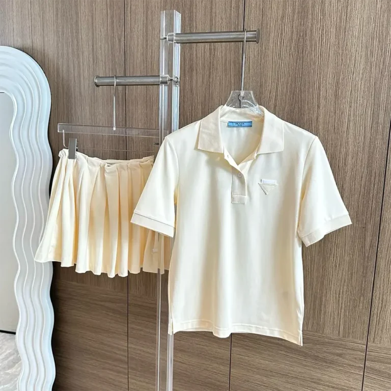Prada Women Piqué Polo Shirt 39587148KF0032SOOO
