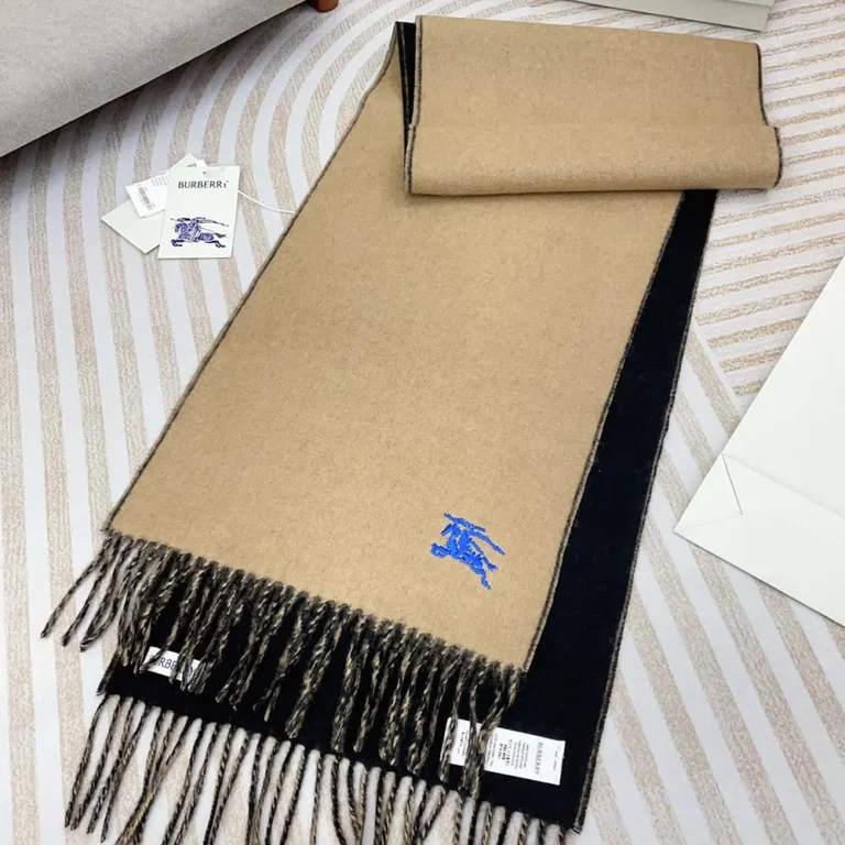 Burberry Unisex Reversible Cashmere Scarf-Beige 80778271