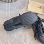 Alexander Mcqueen Unisex Flexion Sneaker in Black