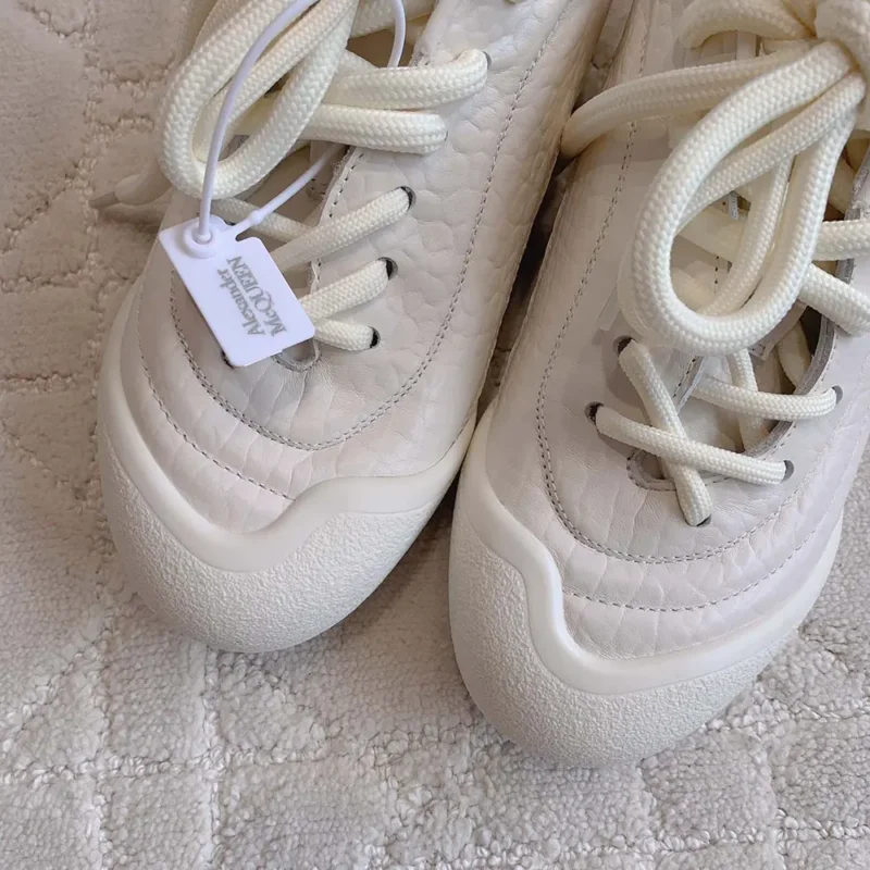 Alexander Mcqueen Unisex Flexion Sneaker in Off White