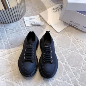 Alexander Mcqueen Unisex Tread Slick Lace Up in BlackAlexander Mcqueen Unisex Tread Slick Lace Up in Black