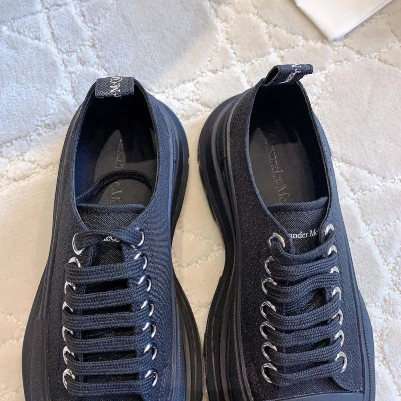 Alexander Mcqueen Unisex Tread Slick Lace Up in Black