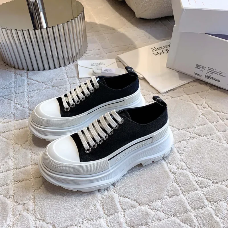 Alexander Mcqueen Unisex Tread Slick Lace Up in Black/White