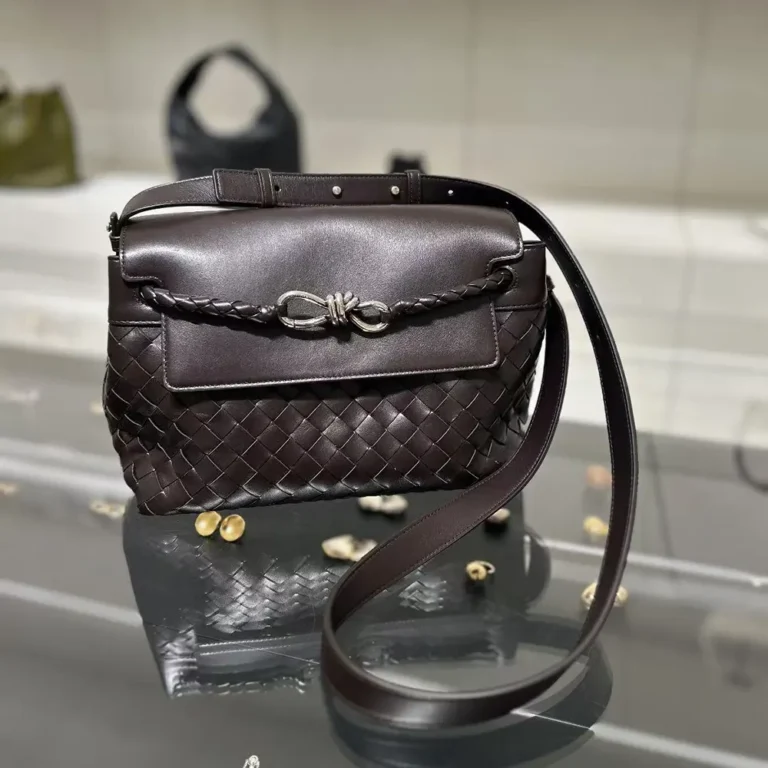 Bottega Veneta Men Small Andiamo Messenger-Chocolate 815781V2HLD2364