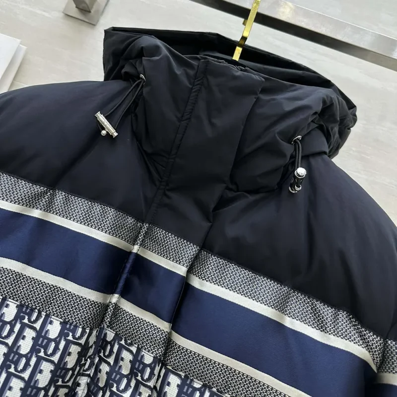Dior Women Reversible Cropped Puffer Jacket Blue and Ecru Dior Oblique Quilted Technical TaffetaDior Women Reversible Cropped Puffer Jacket Blue and Ecru Dior Oblique Quilted Technical Taffeta