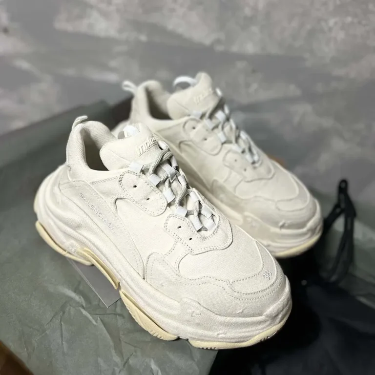 Balenciaga Unisex Triple S Sneaker in Beige 524039W2BN19700