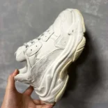 Balenciaga Unisex Triple S Sneaker in Beige 524039W2BN19700Balenciaga Unisex Triple S Sneaker in Beige 524039W2BN19700