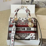 Dior Women Dioramour Medium Lady D-Lite Bag White Embroidery M0565OEEIDior Women Dioramour Medium Lady D-Lite Bag White Embroidery M0565OEEI