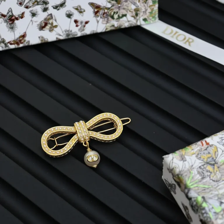 Dior Women Le Nœud de Dior Barrette Champagne-Finish Metal with a White Resin Pearl