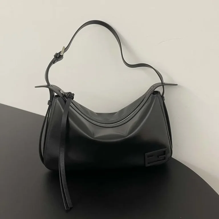 Fendi Unisex Simply Fendi Medium Black Leather Bag