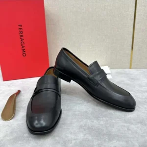 Salvatore Ferragamo Men Moccasin with Gancini Ornament 021688