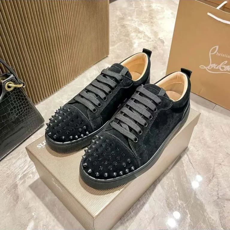 Christian Louboutin Unisex Louis Junior Spikes Sneakers Veau Velours-Black