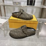 Fendi Unisex Feel Brown Fabric Sabots 8R8448AJZXF0R7V