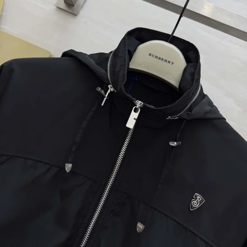 Burberry Women Knight Stamp Nylon Jacket-Black 81136471