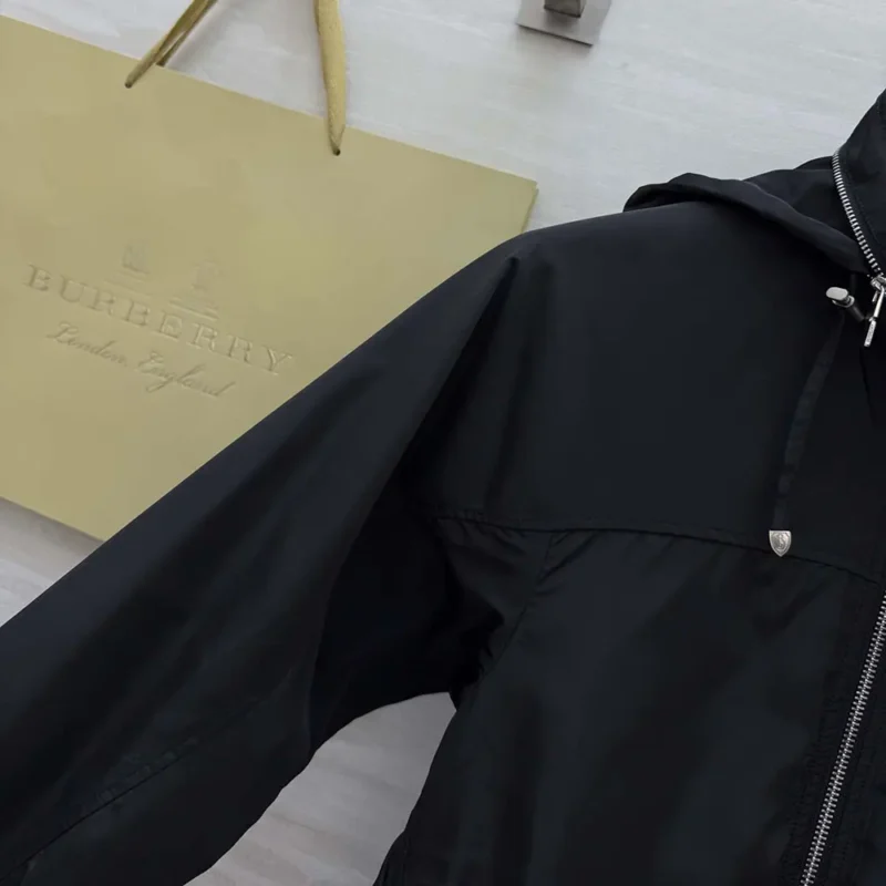 Burberry Women Knight Stamp Nylon Jacket-Black 81136471