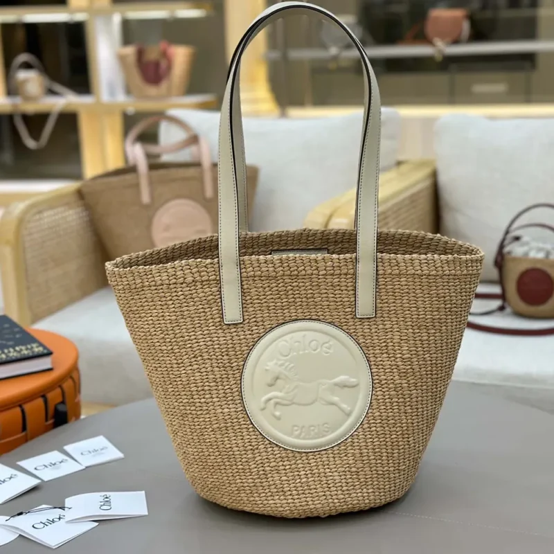 Chloe Women Large Horse Medal basket bag in Natural Fibers-White