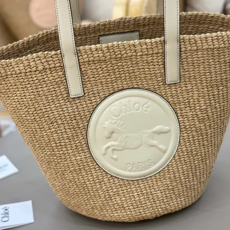 Chloe Women Large Horse Medal basket bag in Natural Fibers-White