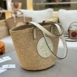 Chloe Women Large Horse Medal basket bag in Natural Fibers-White