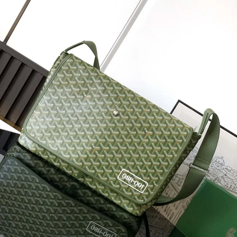 Goyard Unisex Capetien MM Messenger Bag-Green CAPG25MMLTY29CG29P
