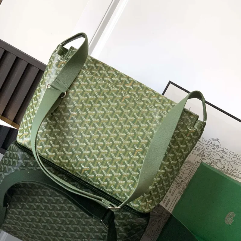 Goyard Unisex Capetien MM Messenger Bag-Green CAPG25MMLTY29CG29P