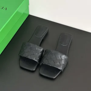 Bottega Veneta Women Parco Flat Mule-Black 837737V2